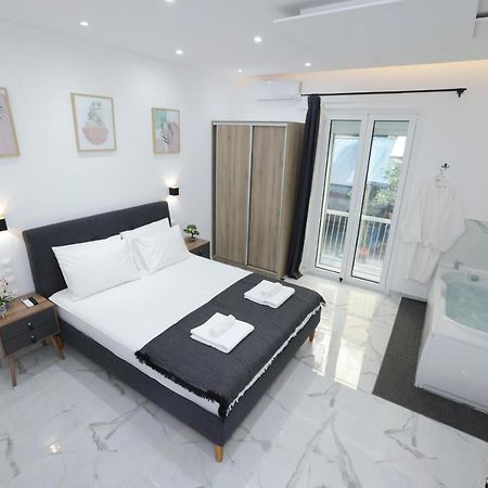 Apollo 2 Bd Jacuzzi Suite Athens Exterior photo
