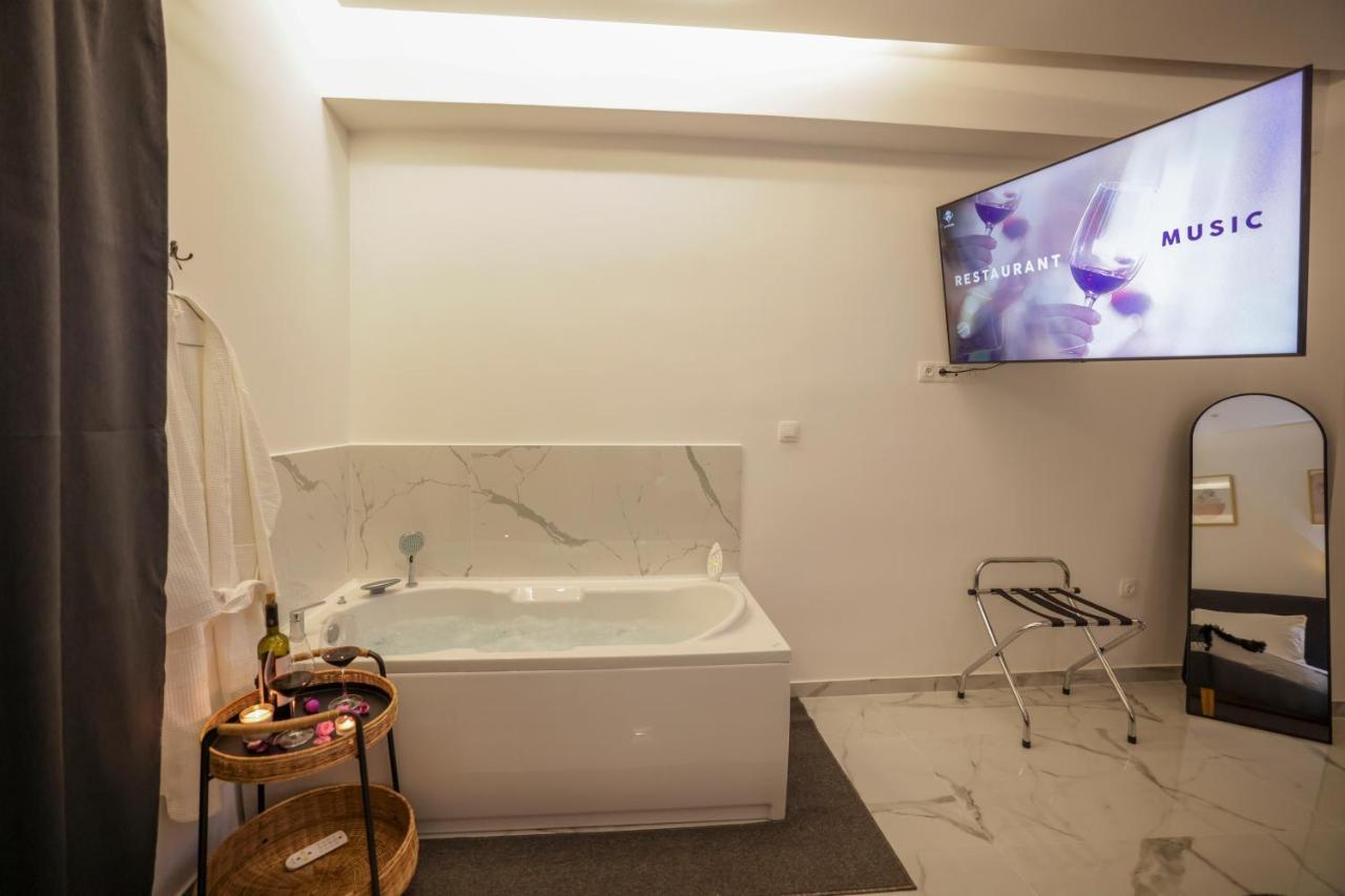 Apollo 2 Bd Jacuzzi Suite Athens Exterior photo